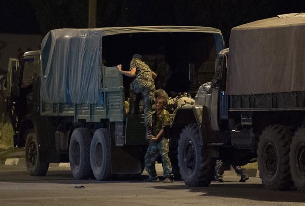 Передача военных украинской стороне на пункте пропуска Весело-Вознесенка