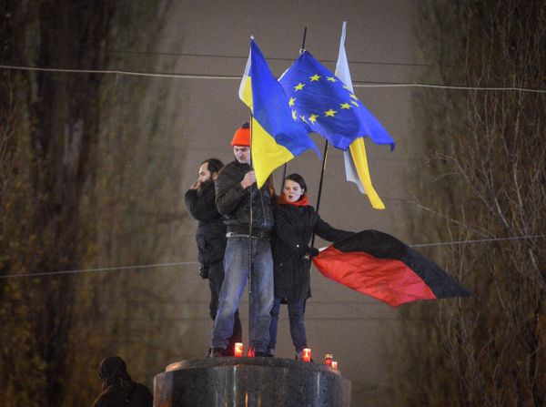 Снос памятника Ленину в центре Киева