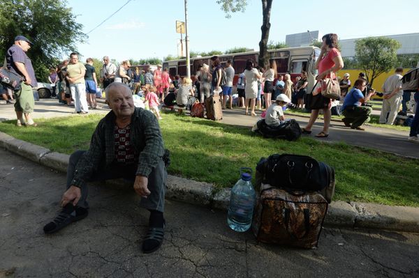 Очередная колонна с беженцами отправлена из Донецка в Россию Очередная колонна с беженцами отправлена из Донецка в Россию