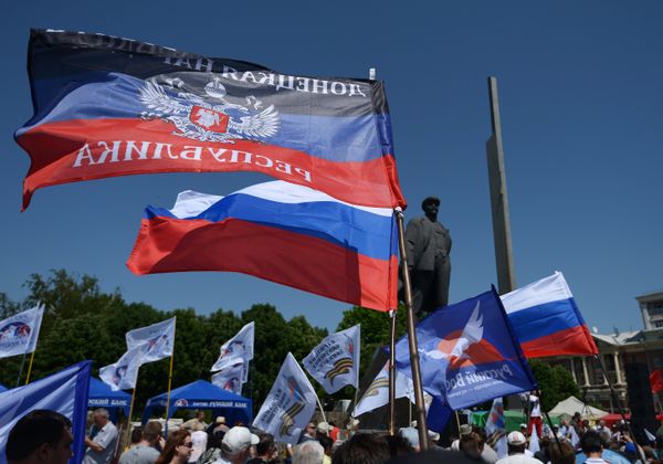 Митинг в поддержку Донецкой Народной Республики (ДНР) на площади Ленина в Донецке Митинг в поддержку Донецкой Народной Республики (ДНР) на площади Ленина в Донецке