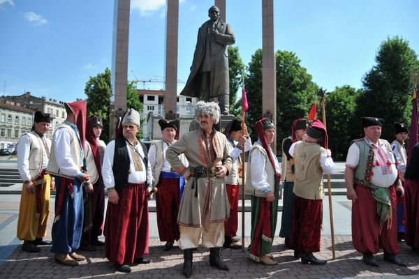 Марш-парад, приуроченный к 200-летию со дня рождения Т.Шевченко во Львове Марш-парад, приуроченный к 200-летию со дня рождения Т.Шевченко во Львове
