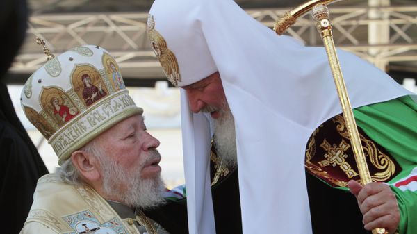 Митрополит Владимир (Сабодан) и патриарх Кирилл (Гундяев) во время визита патриарха в Киев