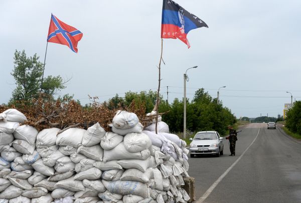 Блок-пост ополченцев в городе Дебальцево Донецкой области Блок-пост ополченцев в городе Дебальцево Донецкой области