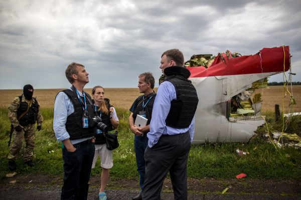 Поисковые работы на месте крушения малайзийского лайнера Boeing 777 в районе Шахтерска