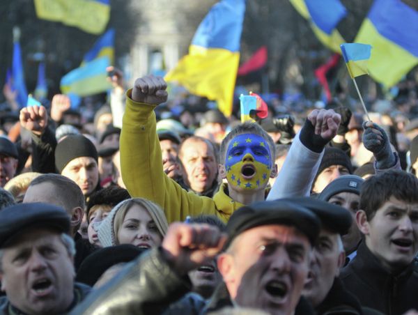 Митинг сторонников евроинтеграции во Львове