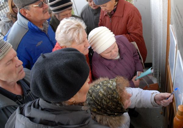 Вкладчики тульского банка Первый экспресс устроили пикет возле офиса Вкладчики тульского банка Первый экспресс устроили пикет возле офиса