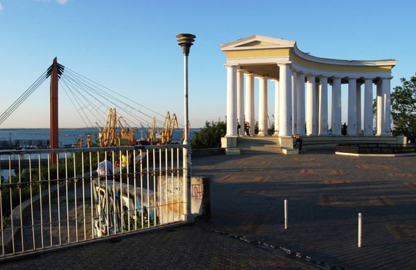 Колоннада на Приморском бульваре в Одессе Колоннада на Приморском бульваре в Одессе