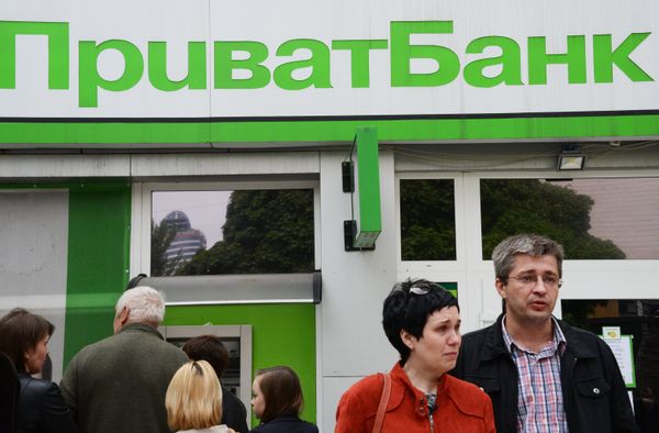 ПриватБанкприостановил работу в Донецкой и Луганской областях