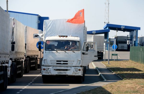 Первые машины из состава гуманитарного конвоя РФ возвращаются в Россию Первые машины из состава гуманитарного конвоя РФ возвращаются в Россию