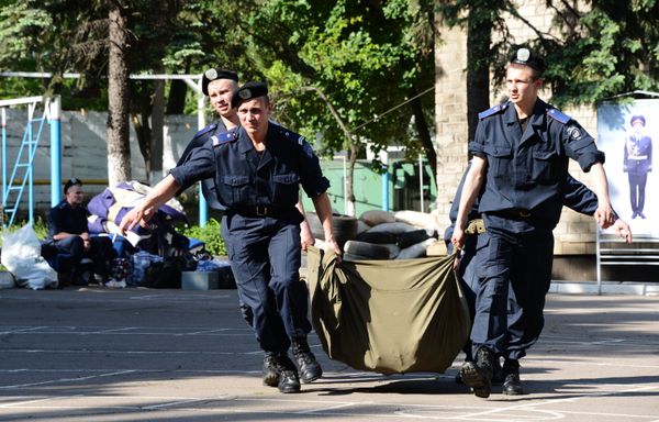 Добровольцы народного ополчения батальона Восток переподчинили воинскую часть №3037 в Донецке