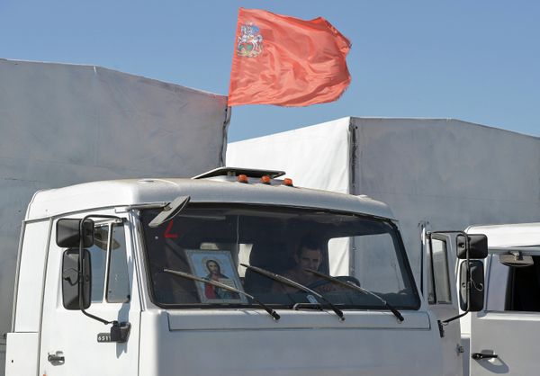Колонна автомобилей с гуманитарной помощью в Ростовской области