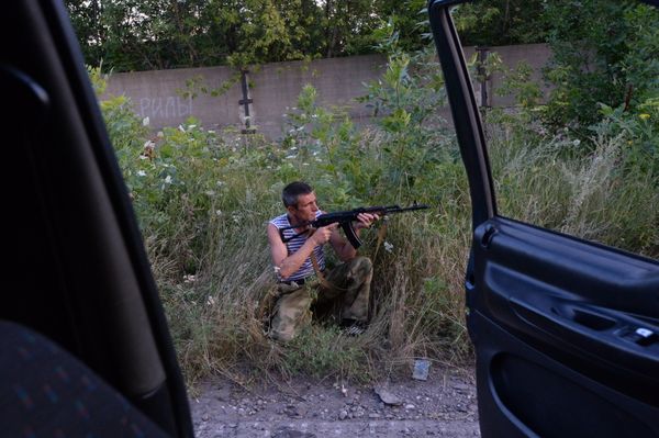 Патрулирование территории Горловки бойцами народного ополчения Патрулирование территории Горловки бойцами народного ополчения