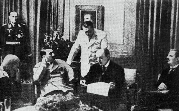 Бенито Муссолини, Адольф Гитлер, Герман Геринг, Невилл Чемберлен