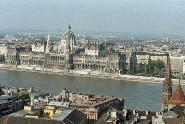 Вид на здание Будапештского парламента Вид на здание Будапештского парламента