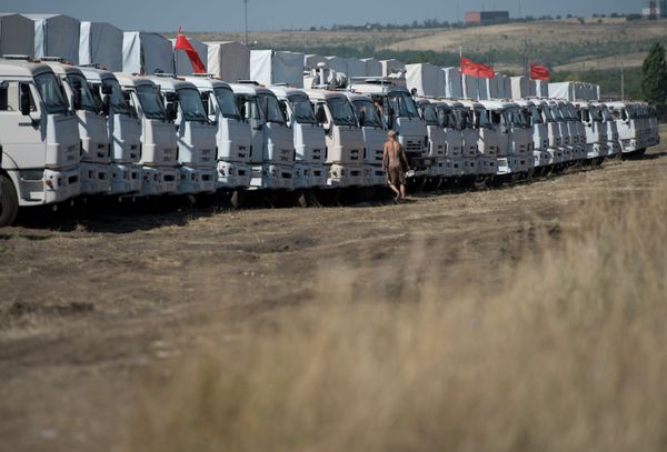 Колонна автомобилей с гуманитарной помощью в Ростовской области Колонна автомобилей с гуманитарной помощью в Ростовской области