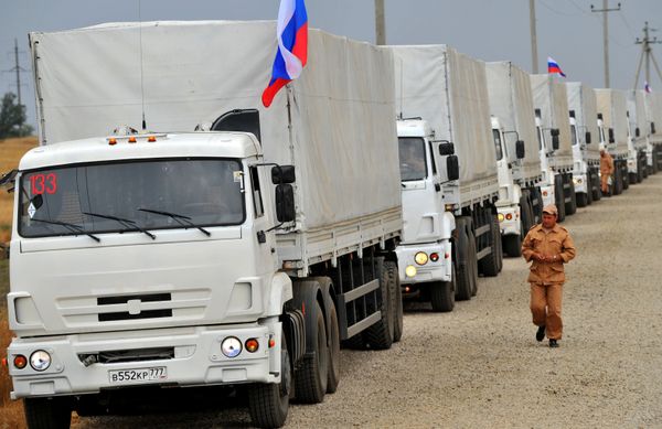 Второй гуманитарный конвой в Донецке Ростовской области