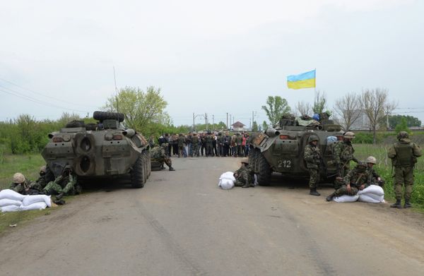 Украинские военные начали штурм города Славянска Украинские военные начали штурм города Славянска