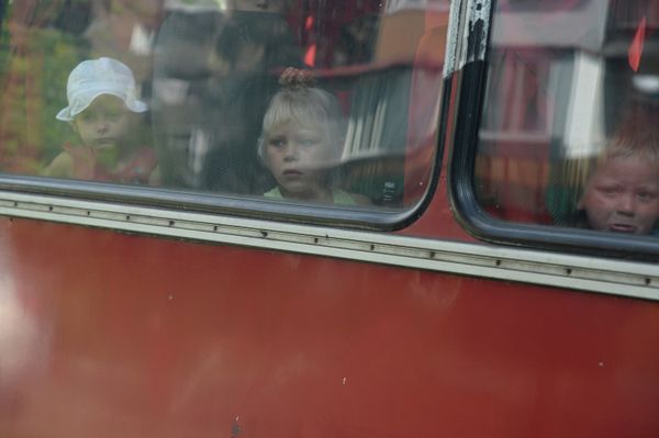 Очередная колонна с беженцами отправлена из Донецка в Россию Очередная колонна с беженцами отправлена из Донецка в Россию