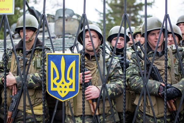 Ситуация у военной базы в селе Перевальное