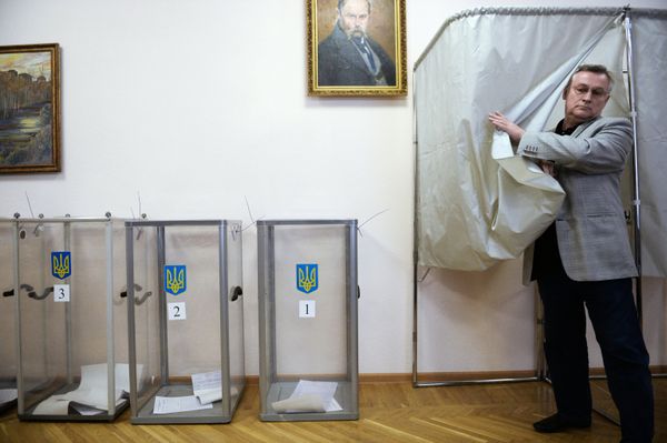 Внеочередные выборы президента Украины в России