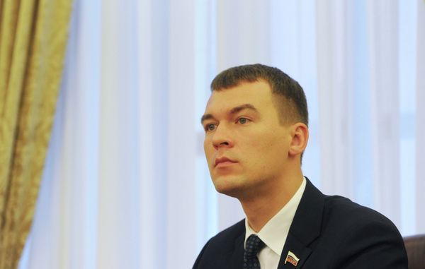 Дегтярев и Левичев получают удостоверение кандидата в мэры Москвы