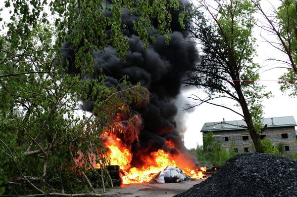 Поджог блокпоста в Донецке