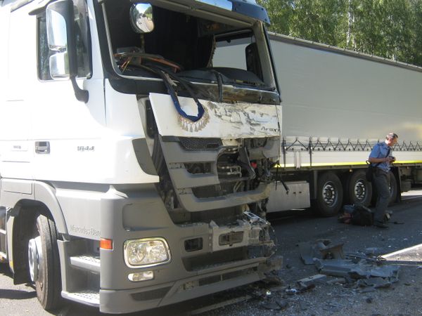 ДТП с участием микроавтобуса и фуры в Нижегородской области