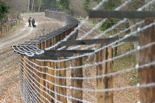 Пограничный пешеходно-велосипедный переход между Белоруссией и Польшей Переров