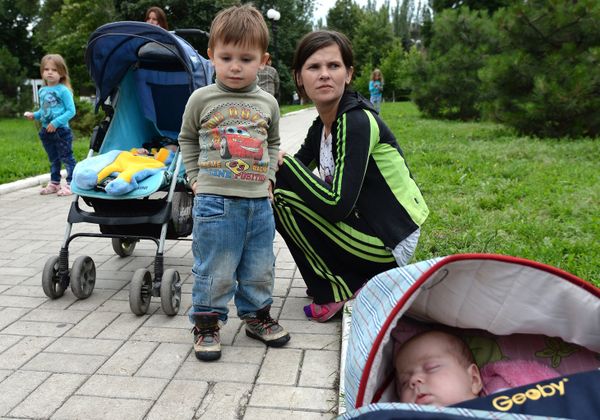 Отправка беженцев с детьми из Славянска в Россию