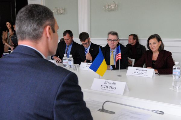 Встреча мэра Киева Виталия Кличко с помощником госсекретаря США Викторией Нуланд Встреча мэра Киева Виталия Кличко с помощником госсекретаря США Викторией Нуланд