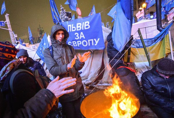 Милиция штурмует баррикады в Киеве