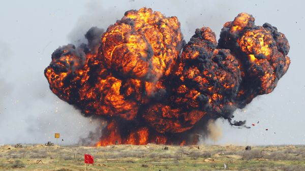 Военные учения Центр-2011 на полигоне Ашулук в Астраханской области