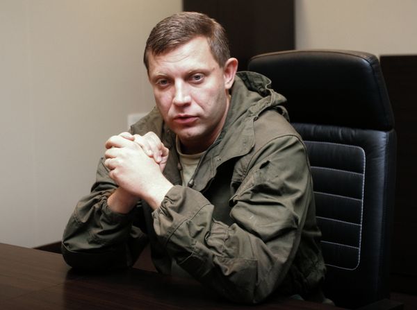 А.Захарченко получил удостоверение кандидата на пост главы ДНР