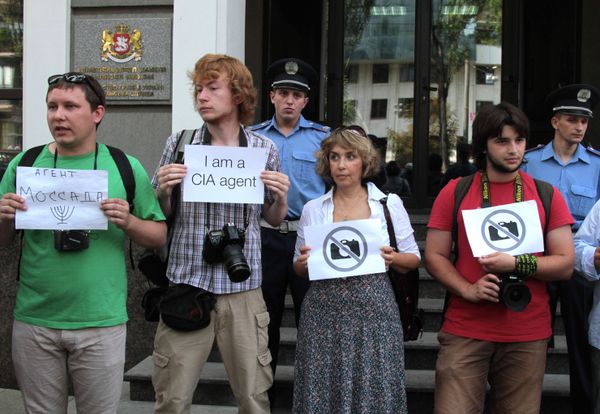 Акция в поддержку фотографов, задержанных в Грузии, прошла в Киеве