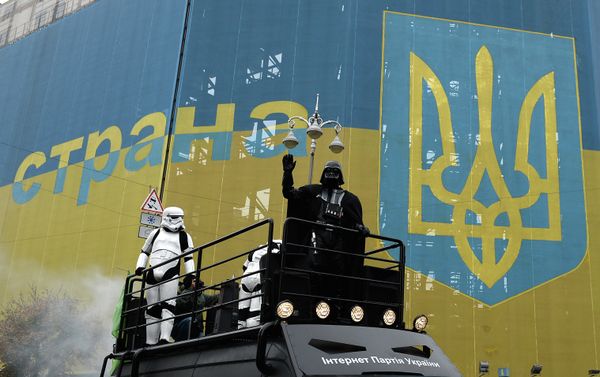 Агитационная кампания лидера Интернет-партии Украины Дарта Вейдера Агитационная кампания лидера Интернет-партии Украины Дарта Вейдера