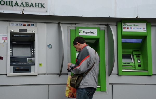 ПриватБанкприостановил работу в Донецкой и Луганской областях