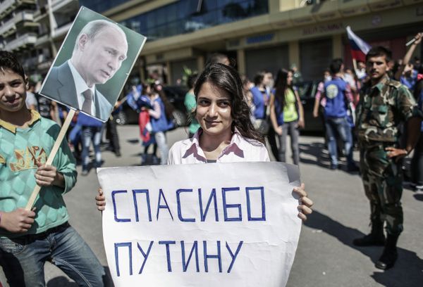 Митинг в поддержку Б. Асада и В. Путина в Сирии