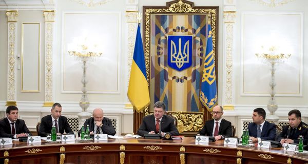 Президент Украины Петр Порошенко провел заседание СНБО Президент Украины Петр Порошенко провел заседание СНБО