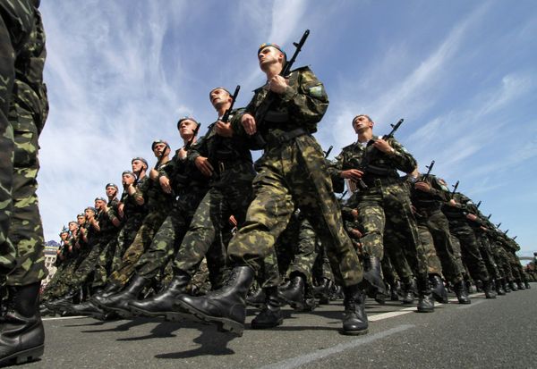 Генеральная репетиция совместного парада войск по случаю 65-й годовщины Победы в Великой Отечественной войне в Киеве