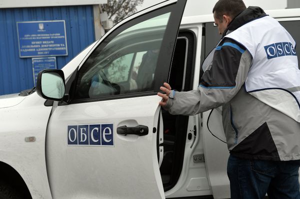 Наблюдатели ОБСЕ осматривают КПП Новоазовск