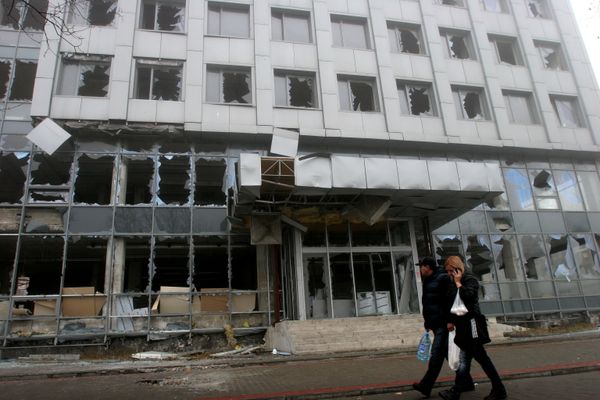 Последствия артиллерийского обстрела Донецка Последствия артиллерийского обстрела Донецка