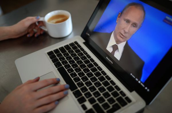 Трансляция Прямой линии с Владимиром Путиным