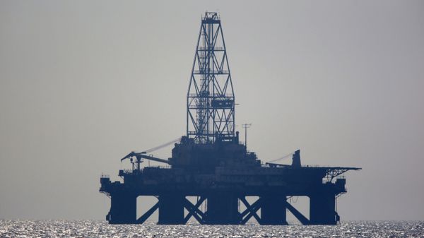 Нефтяная платформа в Каспийском море