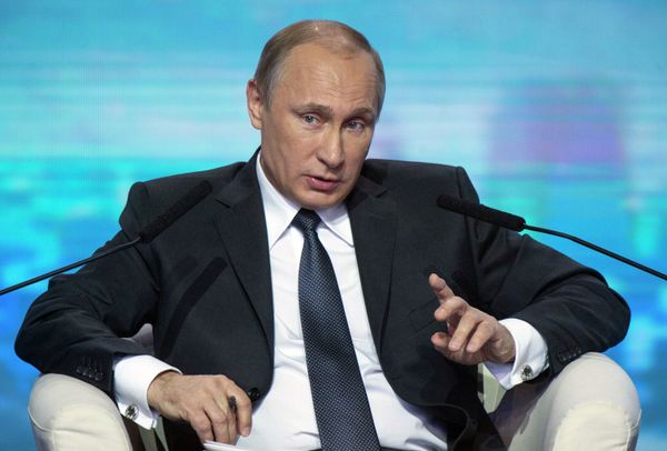 В.Путин принял участие в пленарном заседании второго Форума действий ОНФ