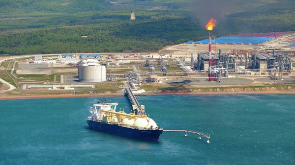 На территории первого в России завода по производству сжиженного газа (СПГ) на Сахалине