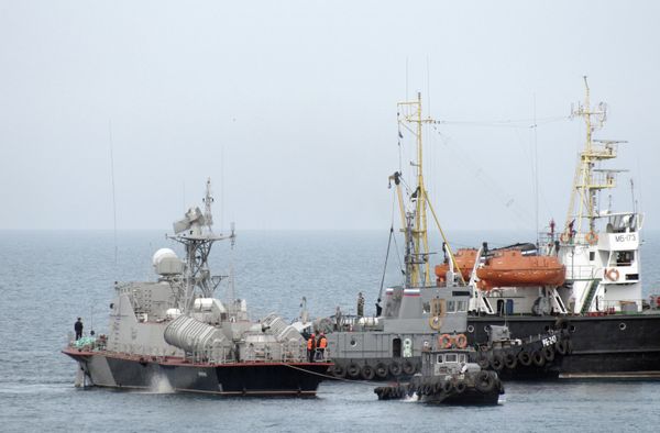 Ракетный катер ВМСУ Прилуки и танкер Фастов покинули Севастополь