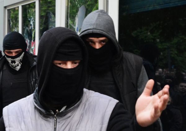 Сторонники федерализации взяли под контроль ряд административных зданий в Донецке