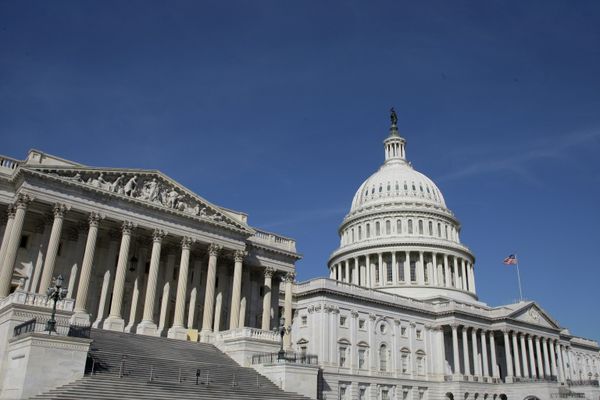 Капитолий, здание в Вашингтоне, где заседает конгресс США Капитолий, здание в Вашингтоне, где заседает конгресс США