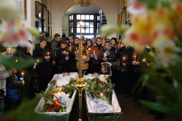 Прощание со школьниками, погибшими при артобстреле школы в Донецке Прощание со школьниками, погибшими при артобстреле школы в Донецке