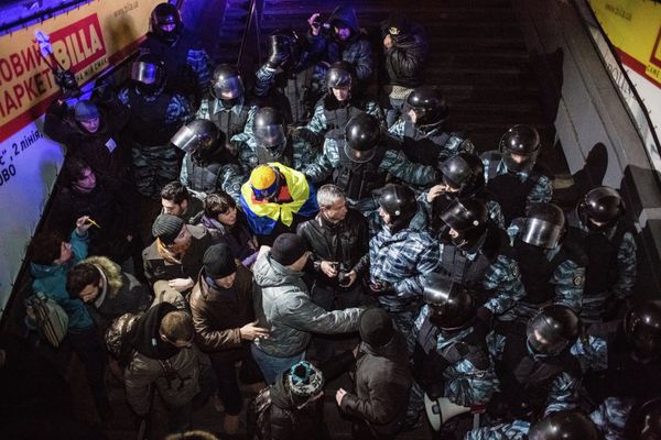 Полиция вытеснила митингующих с площади Независимости